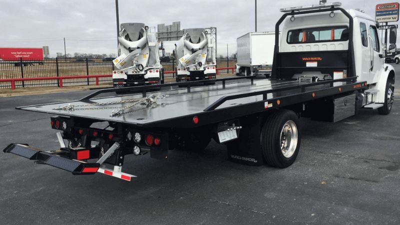 Differences Between Flatbed and Wheel-Lift Towing Methods