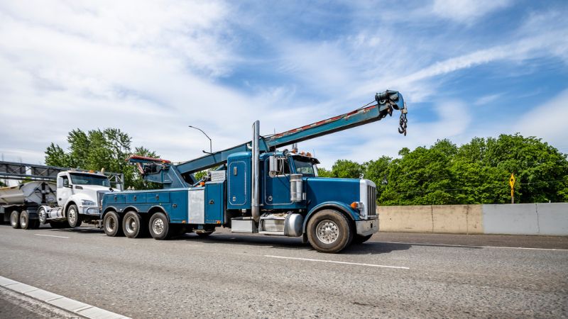 How a Towing Company Tows Large Vehicles Safely